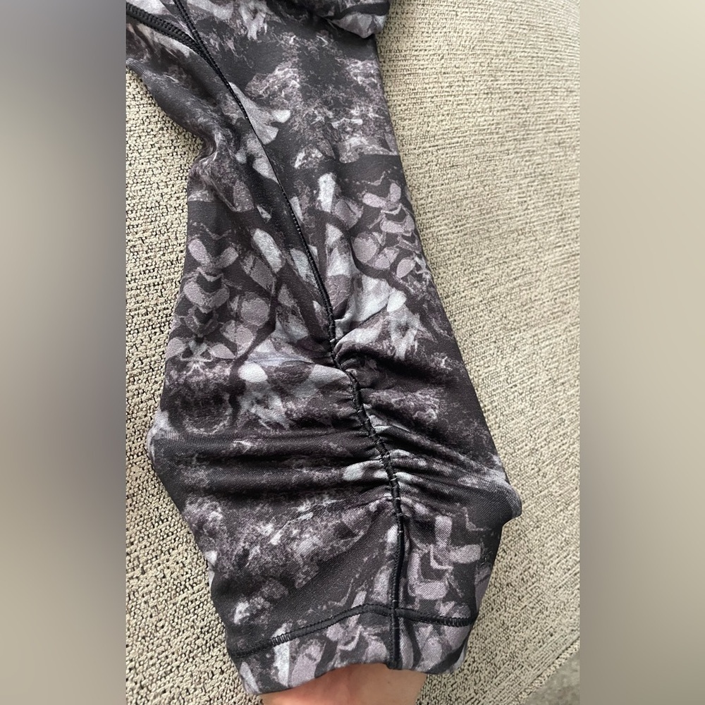 CALIA by Carrie Underwood Women’s Gray Patterned Leggings - Picture 10 of 10